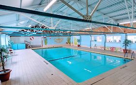 Immaculate Gower Getaway With Pool & Facilities